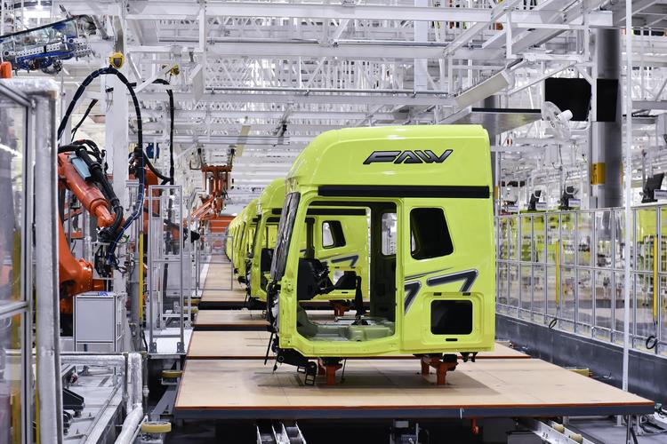 从制造到智造一汽解放j7整车智能工厂落成投产